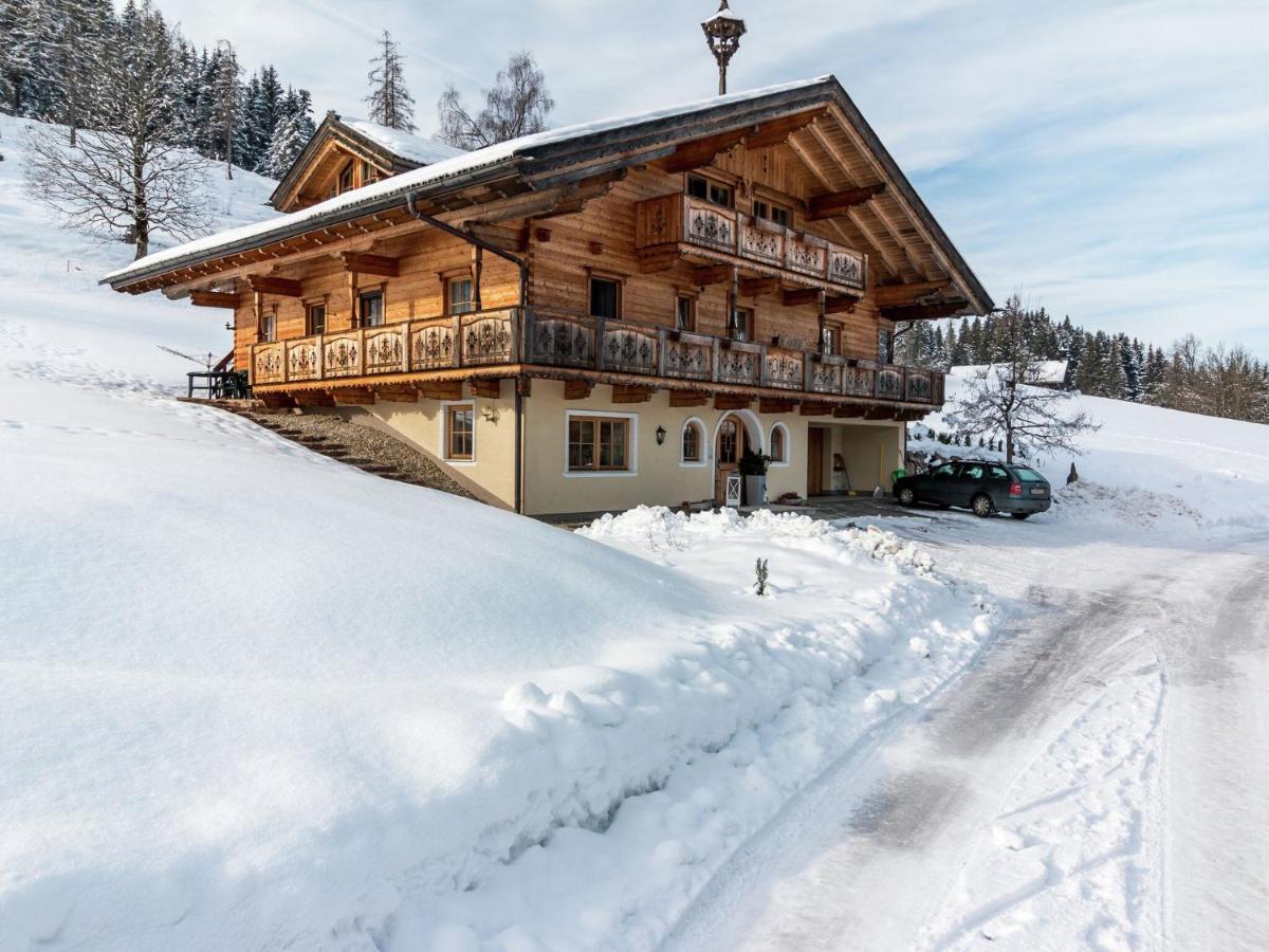 Villa On A Courtyard Near The Ski Area In Salzburg Eben Im Pongau Bagian luar foto