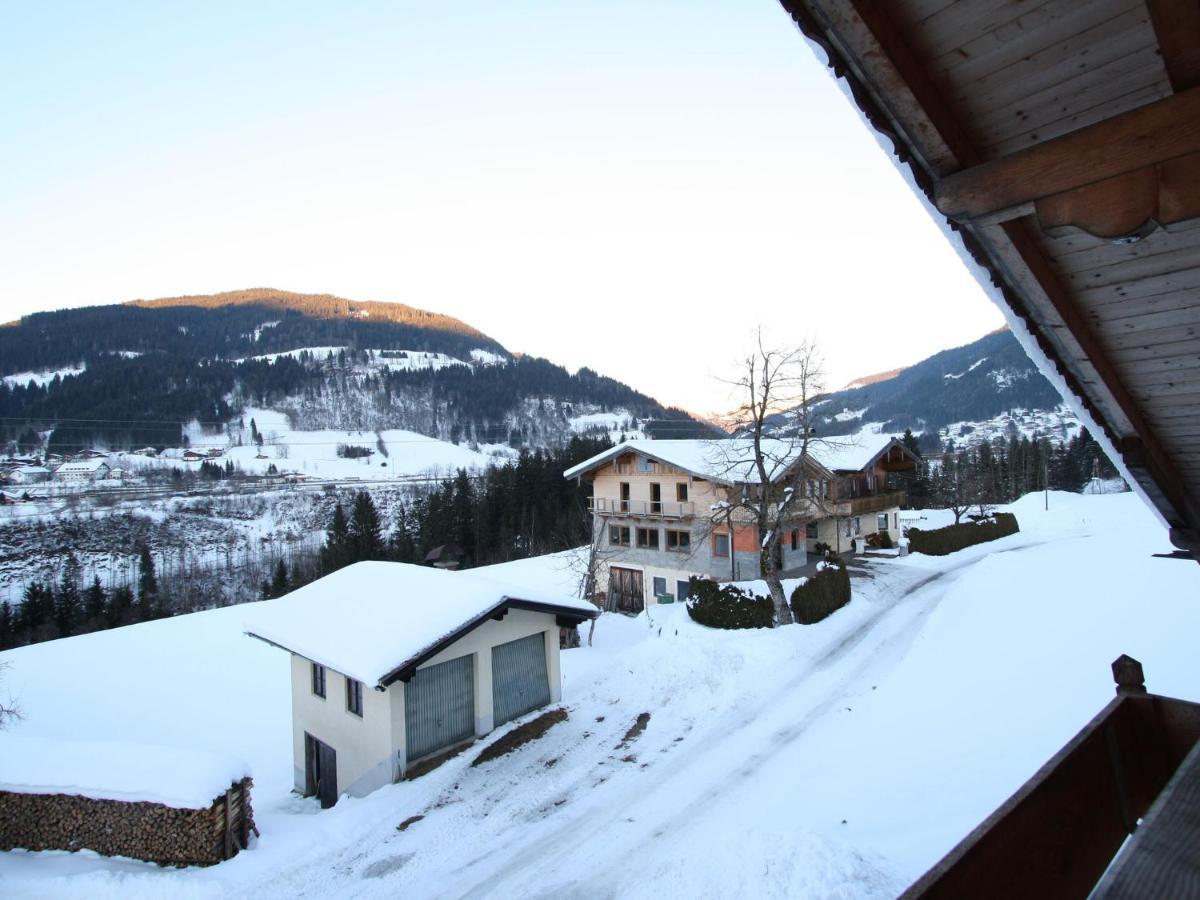 Villa On A Courtyard Near The Ski Area In Salzburg Eben Im Pongau Bagian luar foto