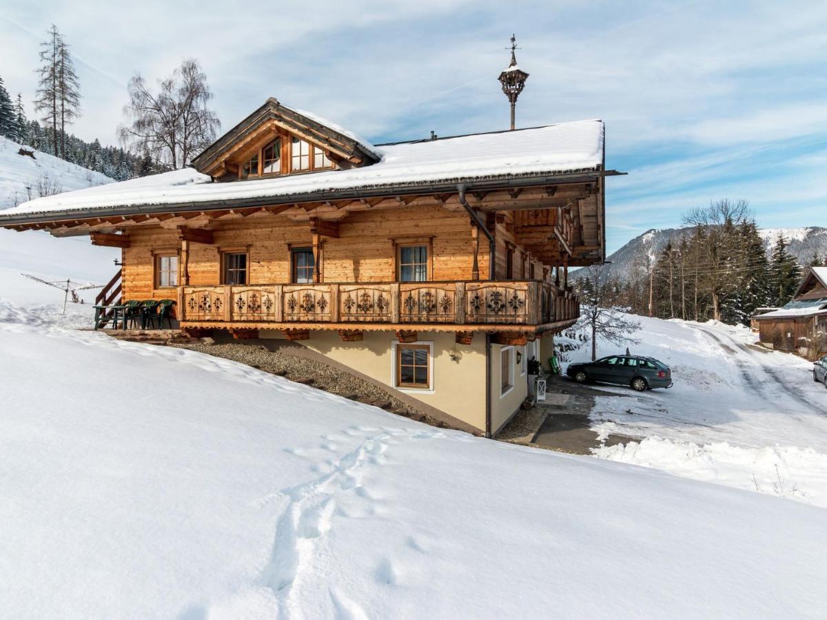 Villa On A Courtyard Near The Ski Area In Salzburg Eben Im Pongau Bagian luar foto
