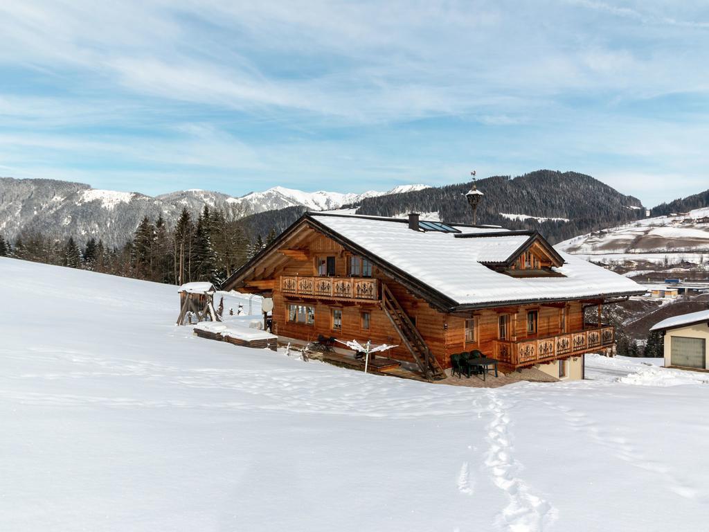 Villa On A Courtyard Near The Ski Area In Salzburg Eben Im Pongau Bagian luar foto